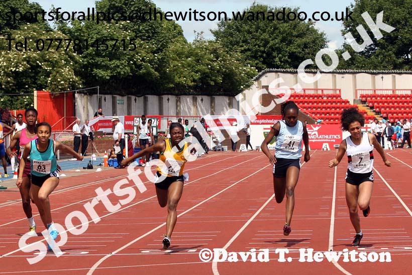 Inter girls 100 metres, 2015 English Schools, Gateshead. Photo: David T. Hewitson/Sports for All Pics
